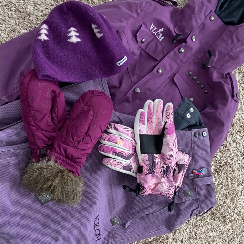 Women’s Volcom Snowboarding Jacket and Pants Set